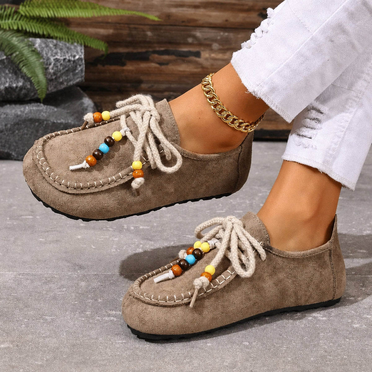 Mocassino donna con perle e lacci decorati, dettaglio 1