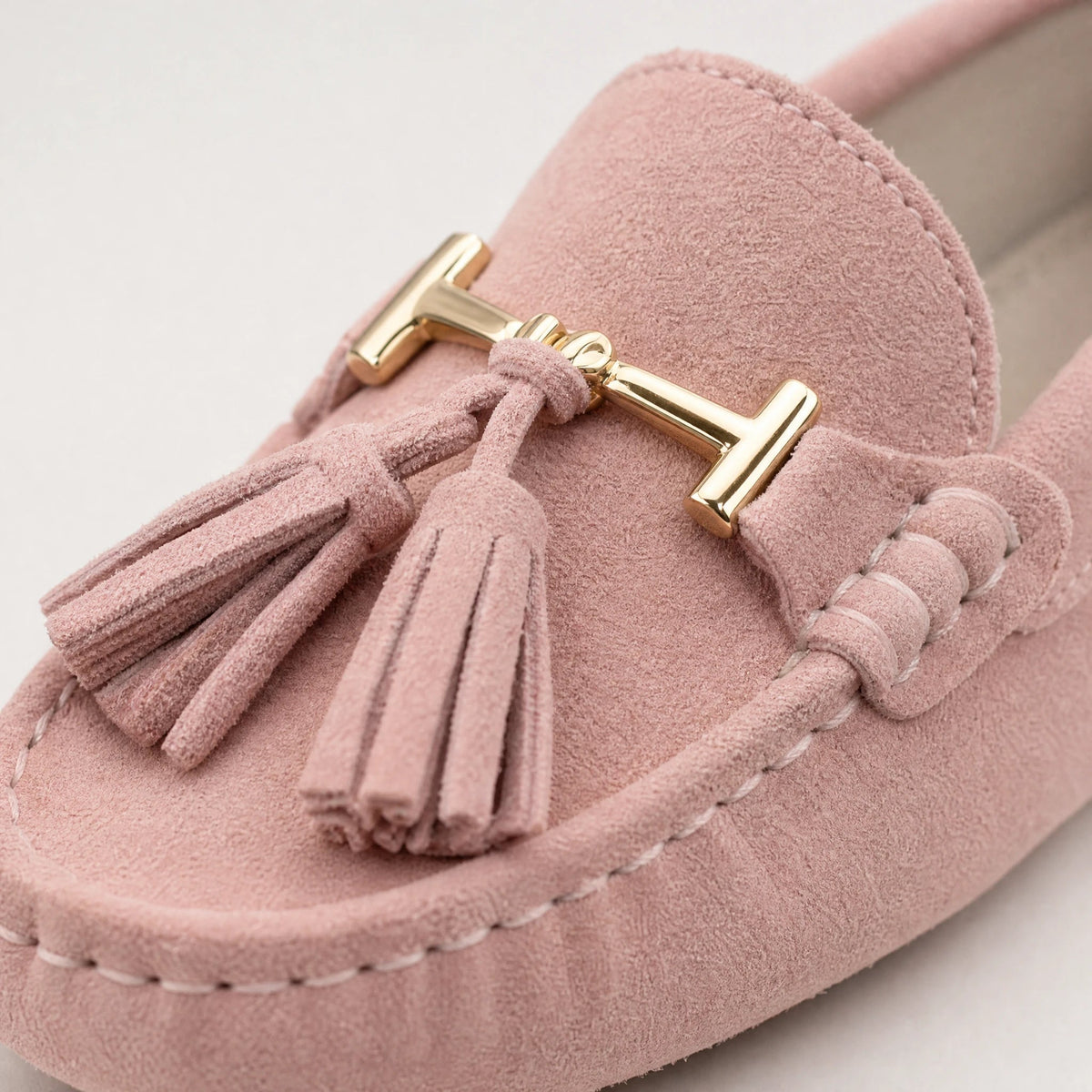 Mocassino donna con nappina e morsetto dorato, colore rosa Immagine