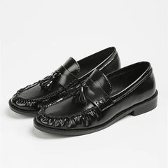 Mocassino con nappine e frange, finitura lucida, Nero