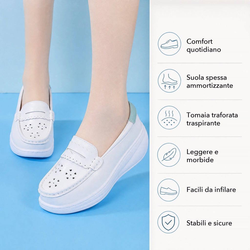 Mocassino bianco con tacco blu in pelle traforata