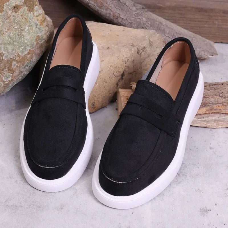 Mocassino donna blu con suola spessa bianca