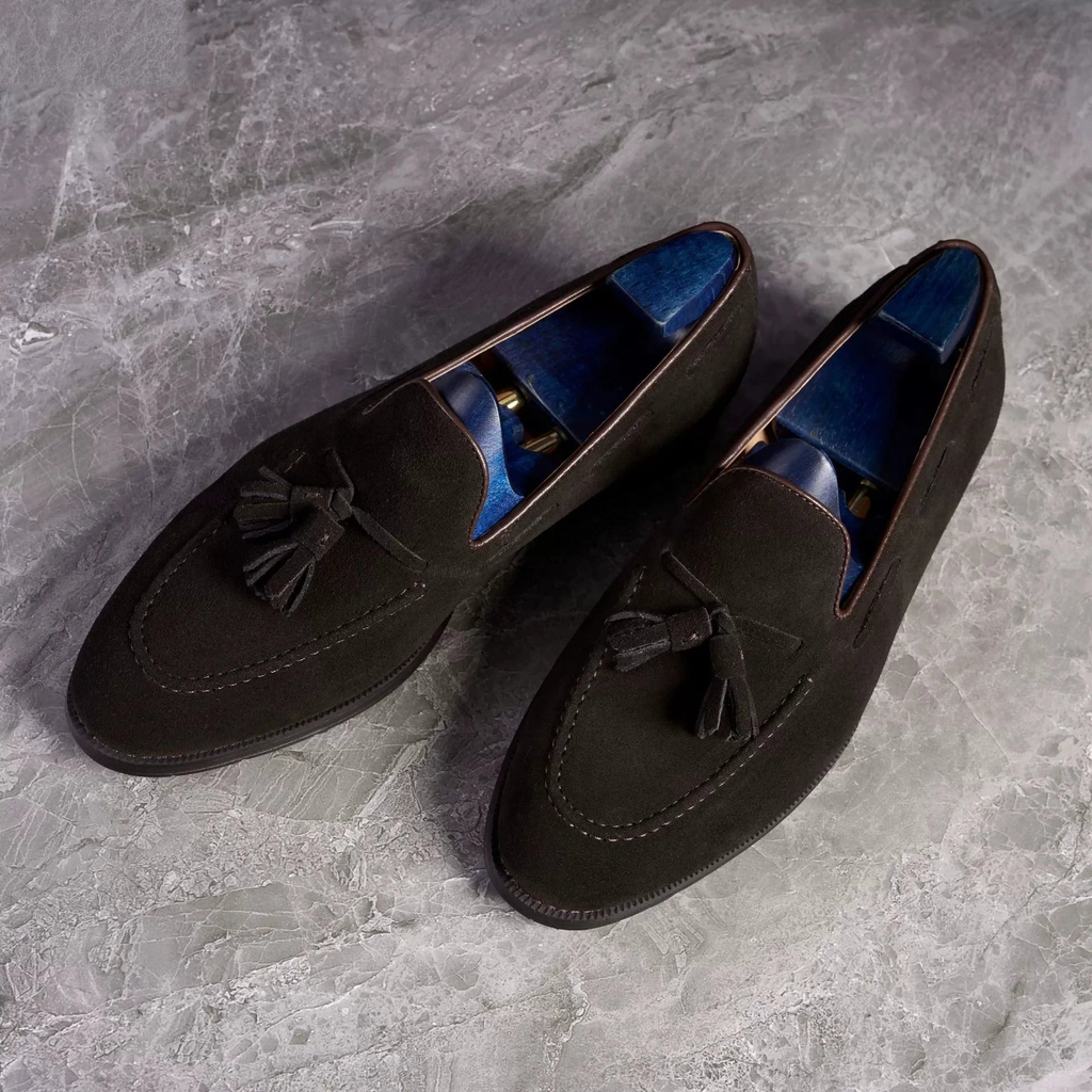 Mocassino con nappe uomo indossato