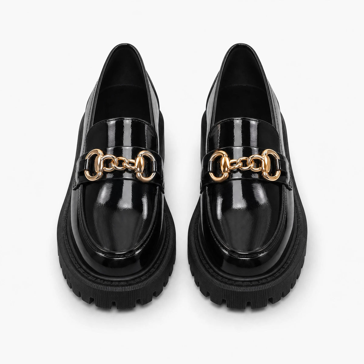 Mocassino con plateau nero con catenella dorata da donna