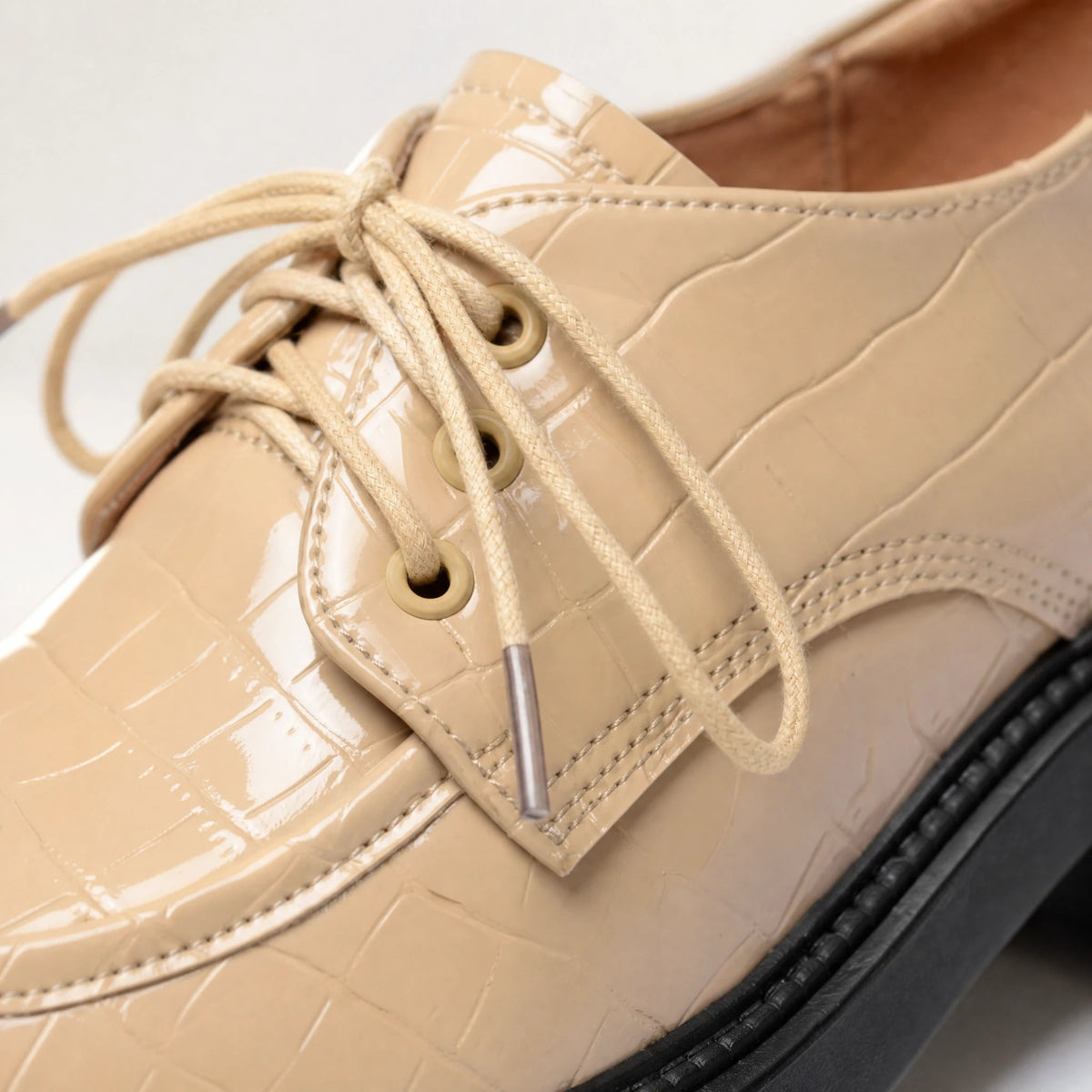 Mocassino in pelle con tacco donna effetto coccodrillo beige - foto 2 Immagine