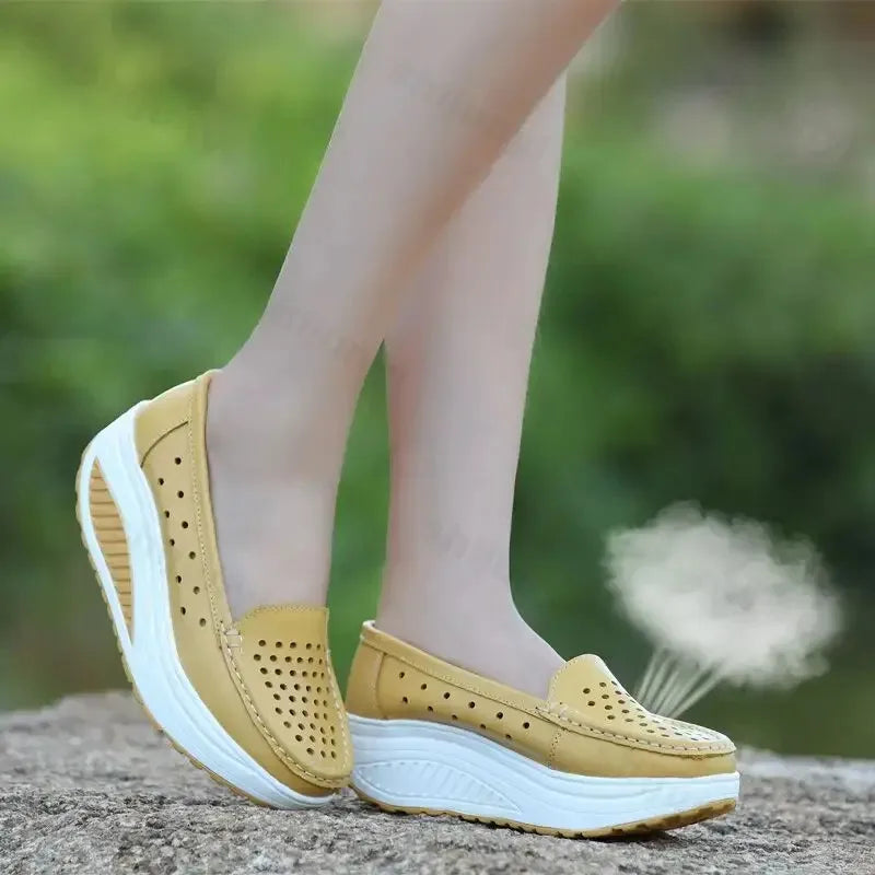 Mocassino con plateau traforato e suola spessa da donna - dettaglio 5
