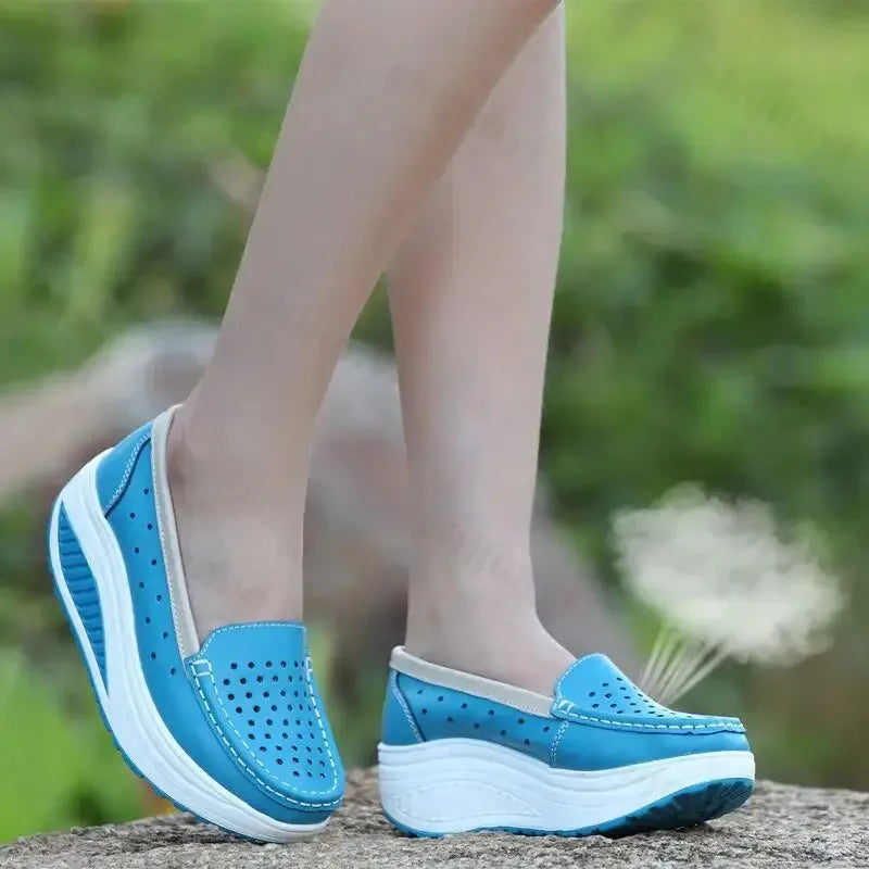 Mocassino con plateau traforato e suola spessa da donna - dettaglio 6