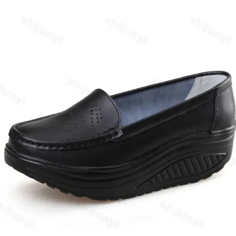 Mocassino con plateau traforato e suola spessa da donna - dettaglio 7
