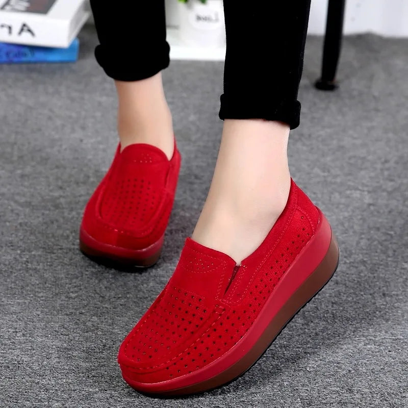 Mocassino con plateau traforato in camoscio da donna - dettaglio 6