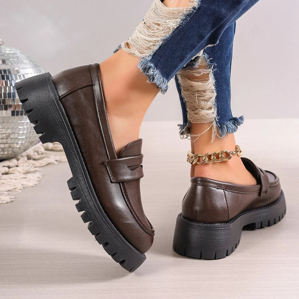 Fascia classica del mocassino donna con plateau