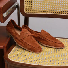 Mocassino uomo in camoscio con cuciture penny, Cognac