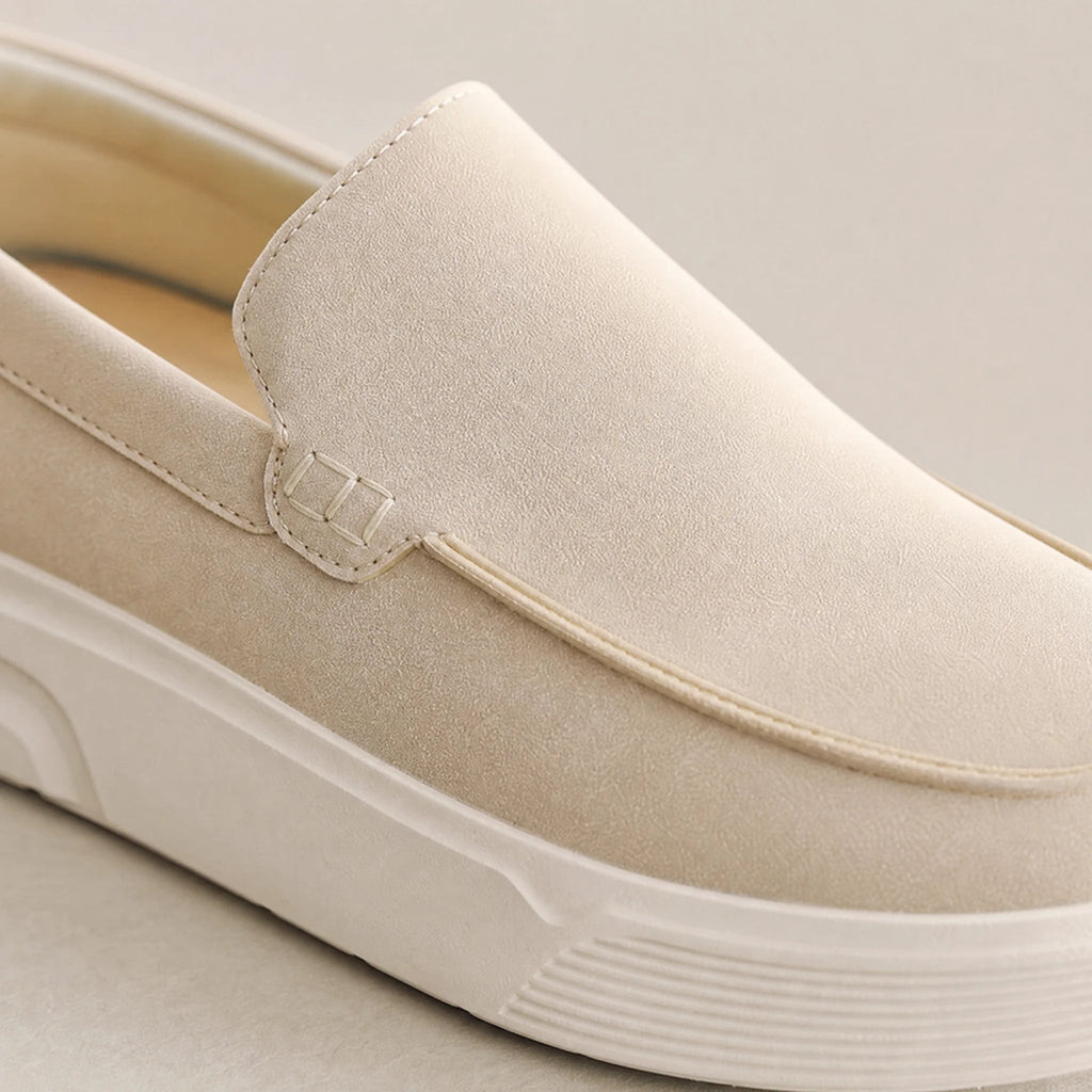 Mocassino crema slip-on, vista dall'alto