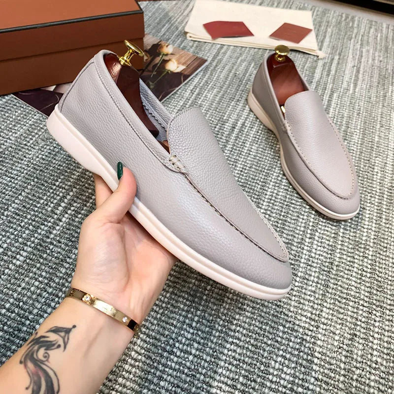 Mocassino uomo marrone con linguetta interna bordeaux