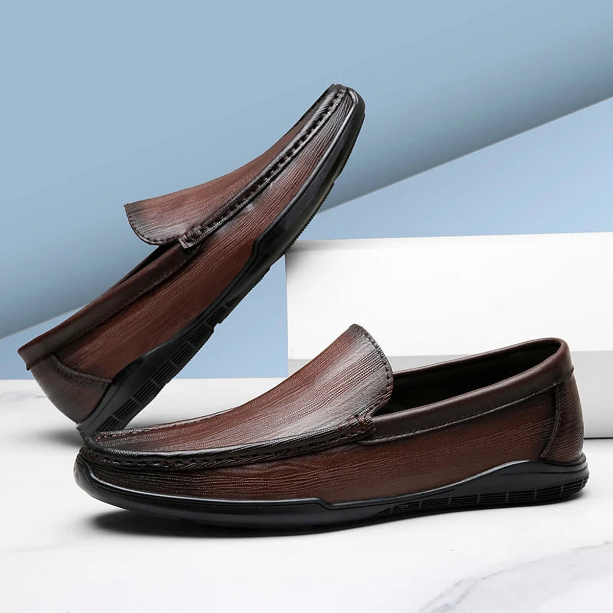 Suola flessibile del mocassino in pelle liscia