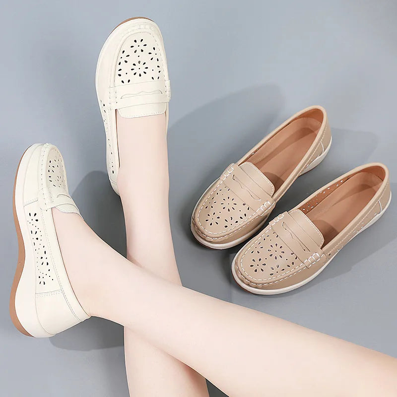 Elastico laterale del mocassino con zeppa beige