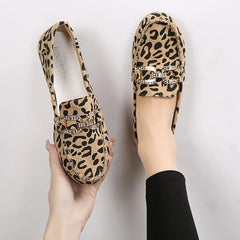 Mocassini morbidi stampa leopardata con anelli in strass, Beige