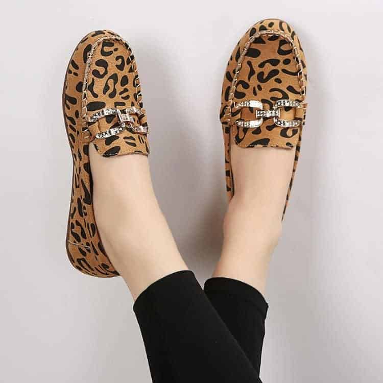 Mocassini morbidi stampa leopardata con anelli in strass