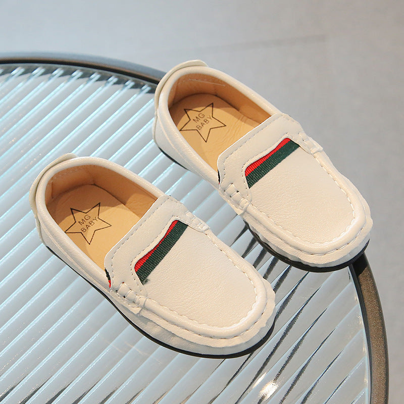 Mocassini morbidi in pelle con design rosso e verde per bambini