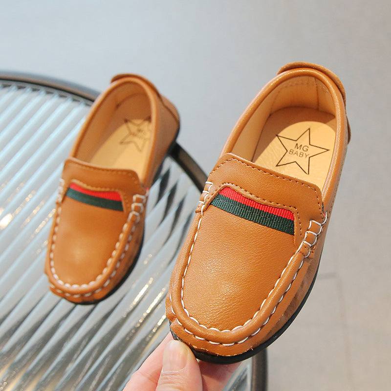Mocassini morbidi in pelle con design rosso e verde per bambini