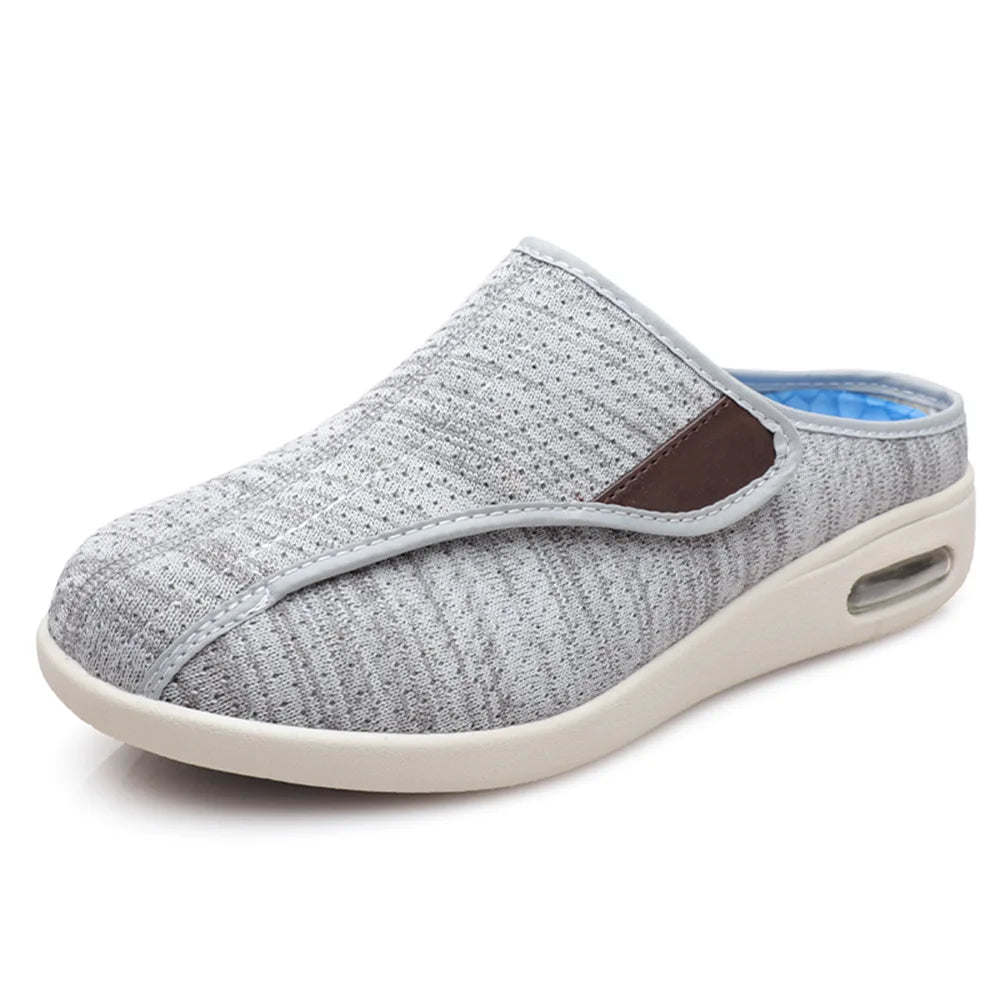 Mules ortopediche con strappo grigio chiaro, vista laterale