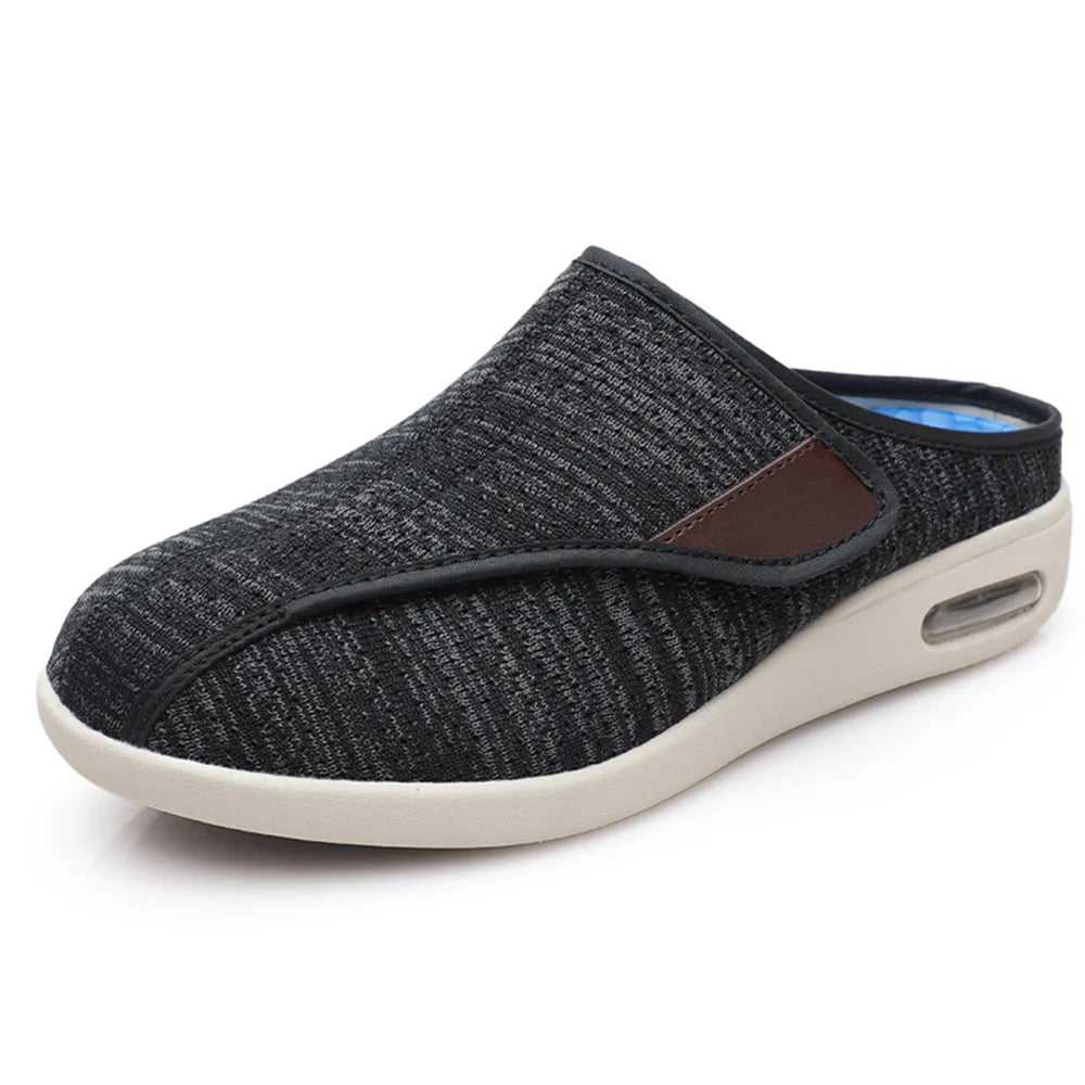 Mules ortopediche con strappo grigio scuro, vista dall'alto