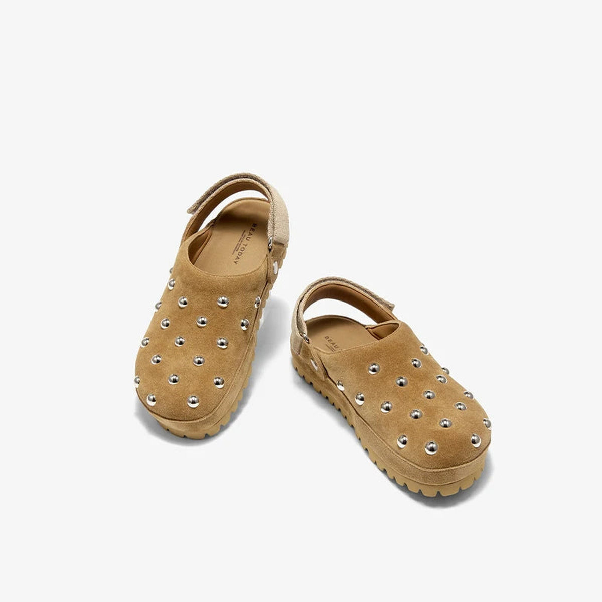 Sabot con borchie indossati