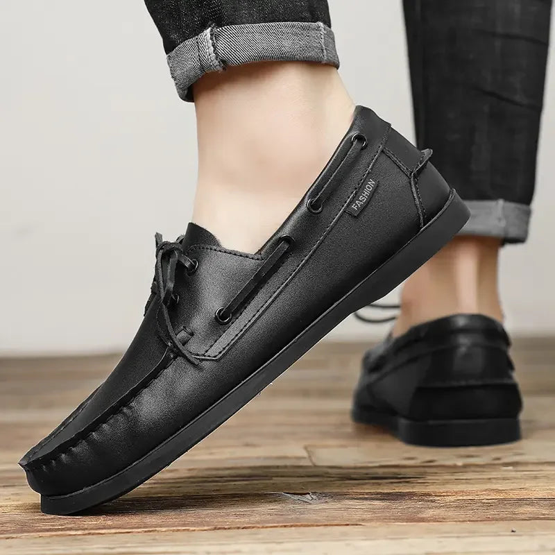 Dettaglio dei lacci della scarpa barca