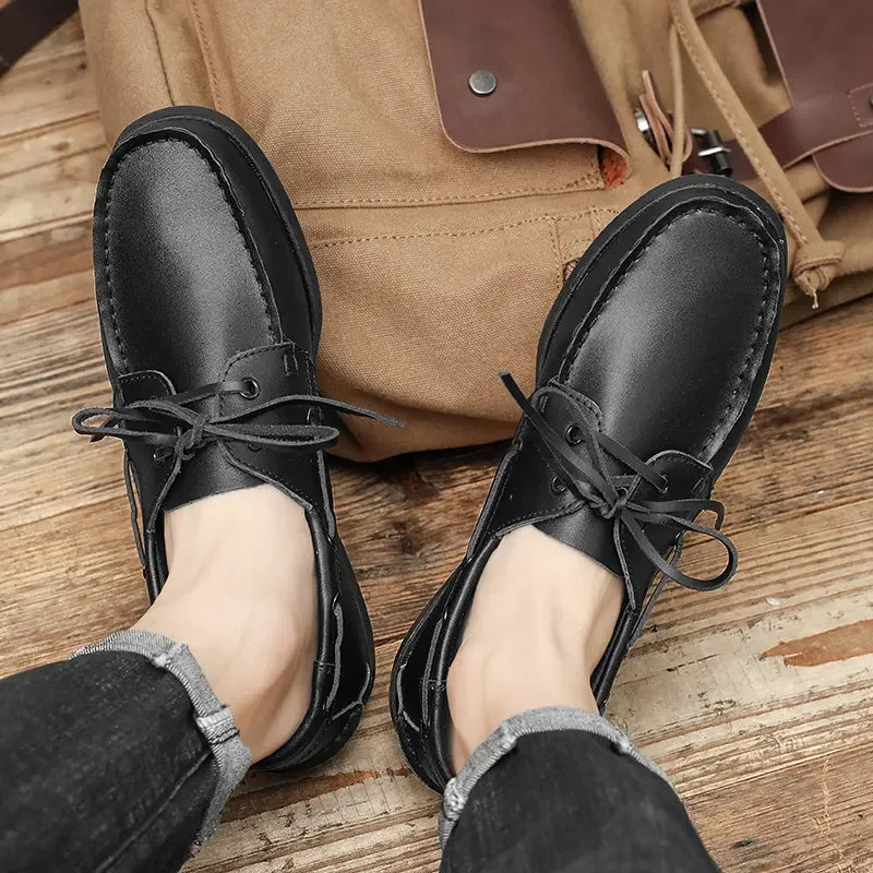 Scarpa barca nera uomo indossata