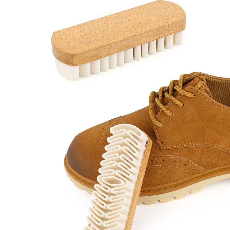 Spazzola detergente per scarpe in camoscio
