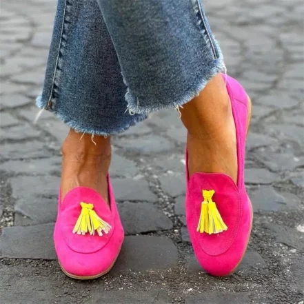 Mocassini con nappe colorate e tacco piatto per le donne