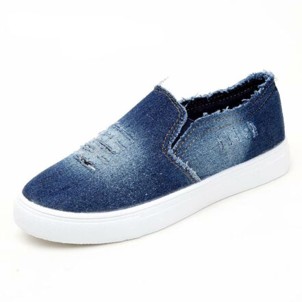 Mocassini con plateau in denim da donna con sfondo bianco