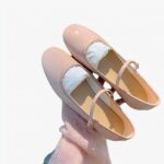 Mocassin ballerine vernis à bout rond avec boucle fine sur le dessus du pied